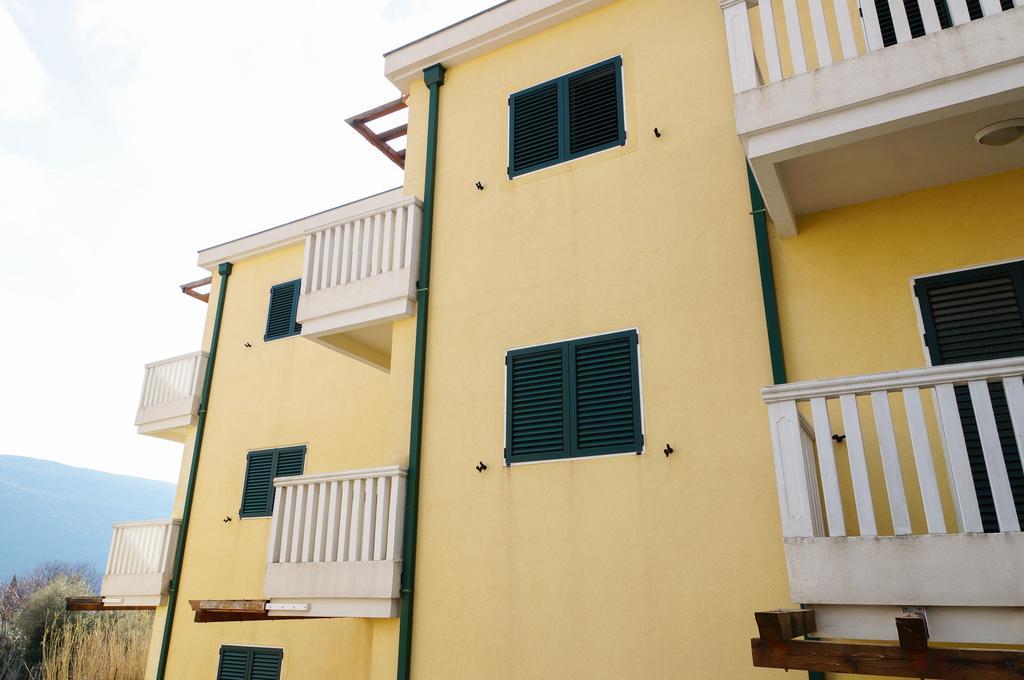 Apartment Begonia Of Kumbor Herceg Novi Buitenkant foto