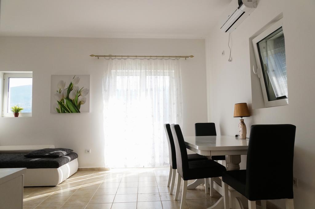 Apartment Begonia Of Kumbor Herceg Novi Buitenkant foto