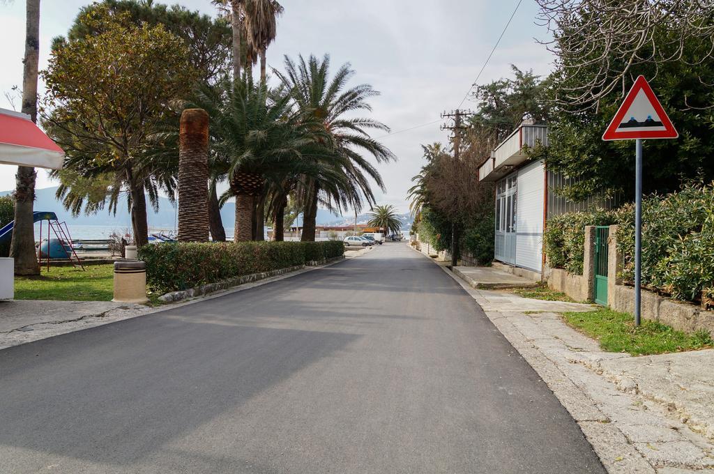 Apartment Begonia Of Kumbor Herceg Novi Buitenkant foto